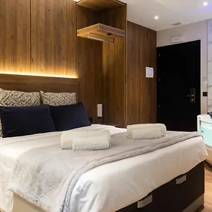 Daos & Terrace Marbella