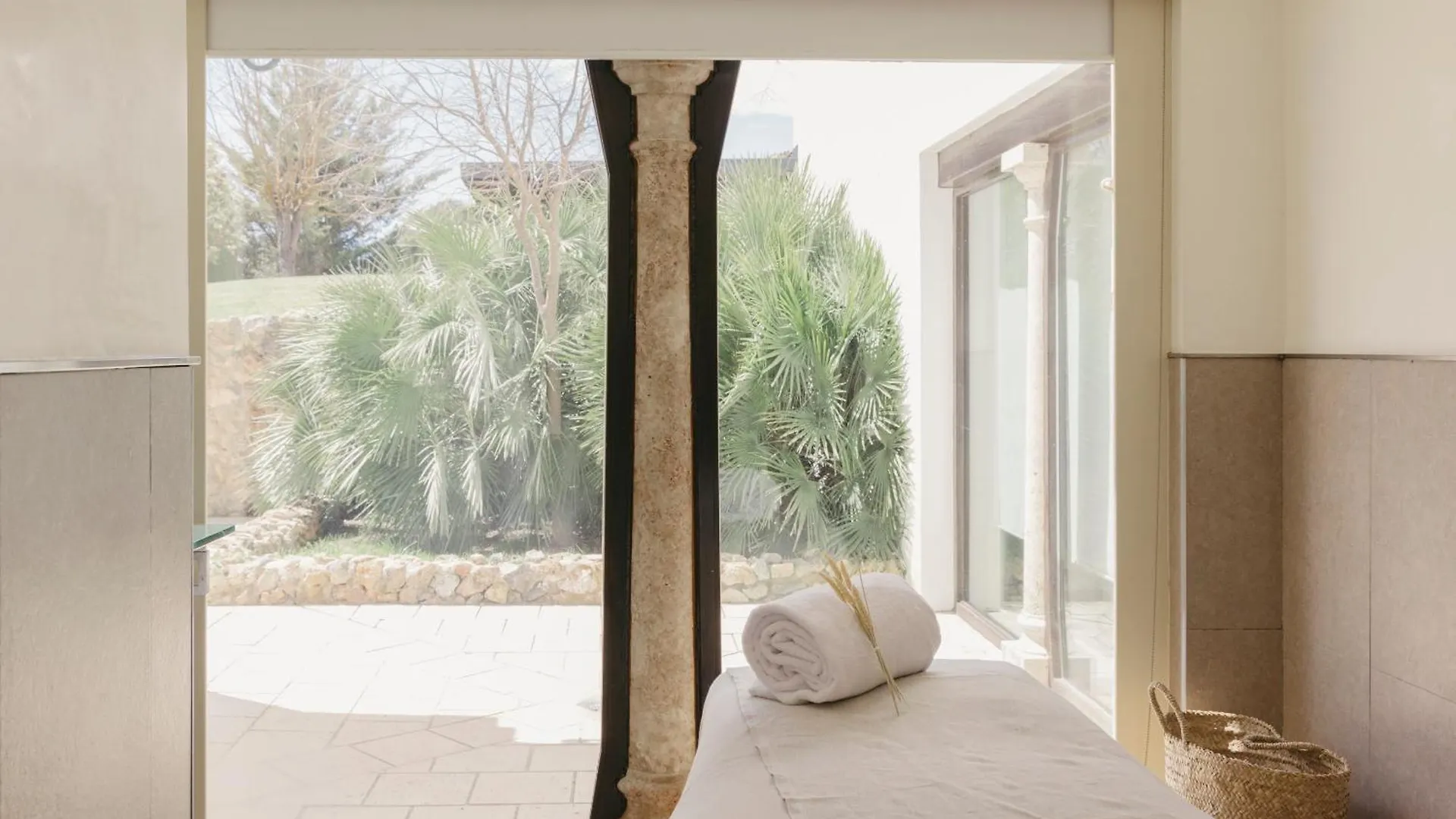 La Bobadilla, A Royal Hideaway Hotel Villanueva de Tapia